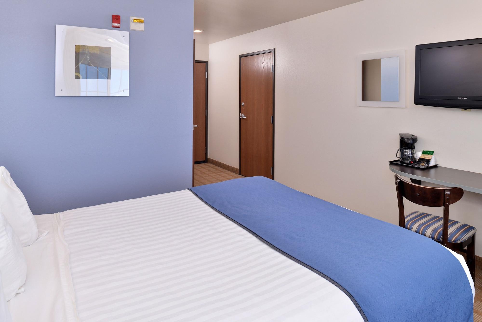 Microtel Inn & Suites By Wyndham Klamath Falls Exterior photo