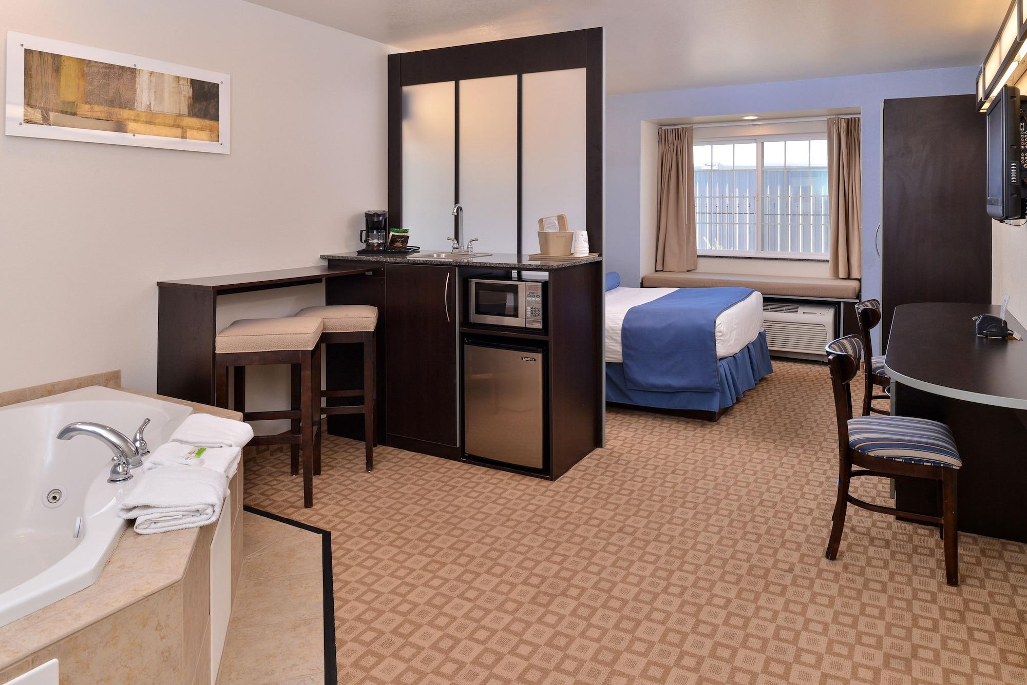 Microtel Inn & Suites By Wyndham Klamath Falls Exterior photo