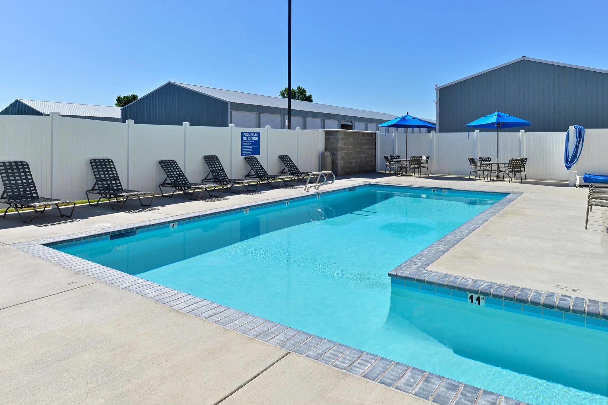 Microtel Inn & Suites By Wyndham Klamath Falls Exterior photo