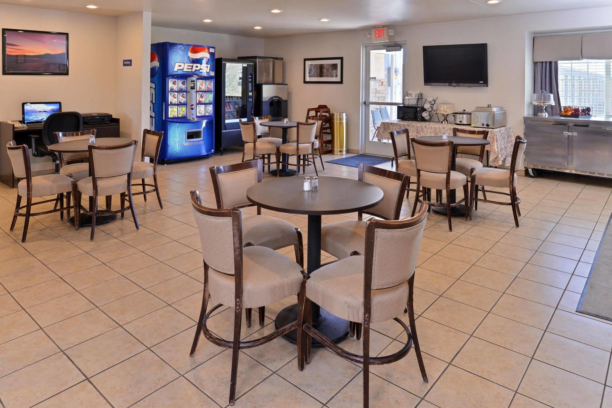 Microtel Inn & Suites By Wyndham Klamath Falls Exterior photo